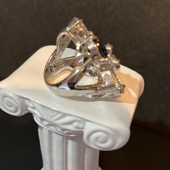 NEW Floral Stone Ring - Picture 4 of 6